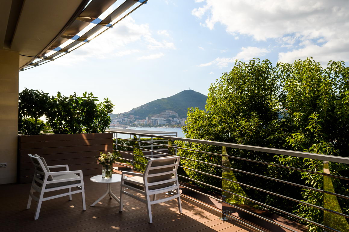 amforaproperty.com/BUDVA,DUKLEY GARDENS-Dvosoban stan 172m2 sa pogledom na more (Mogucnost placanja u Kriptovalutama)